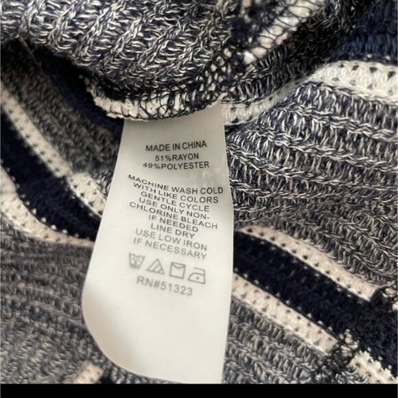 Vince Camuto Sleeveless Striped Sweater NWOT - Picture 12 of 12